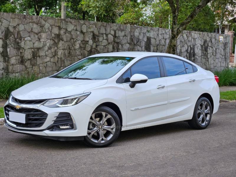 CHEVROLET - CRUZE - 2022/2023 - Branca - R$ 127.800,00