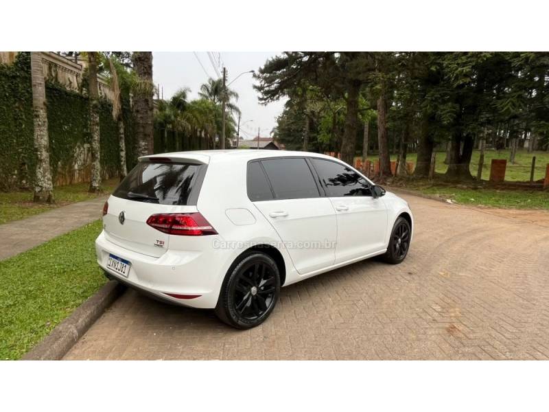 VOLKSWAGEN - GOLF - 2014/2015 - Branca - R$ 79.800,00