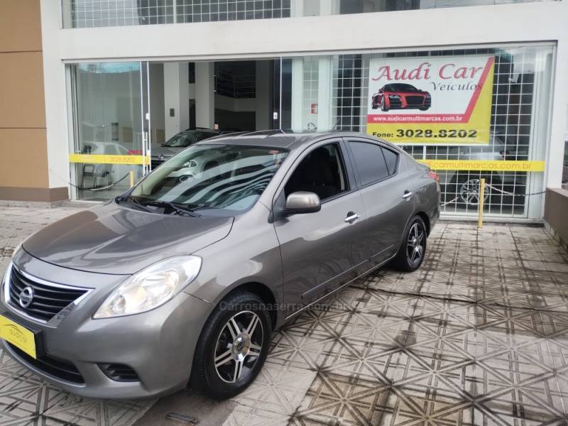 NISSAN - VERSA - 2014/2014 - Cinza - R$ 38.800,00