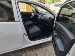 NISSAN - VERSA - 2020/2021 - Branca - R$ 69.800,00