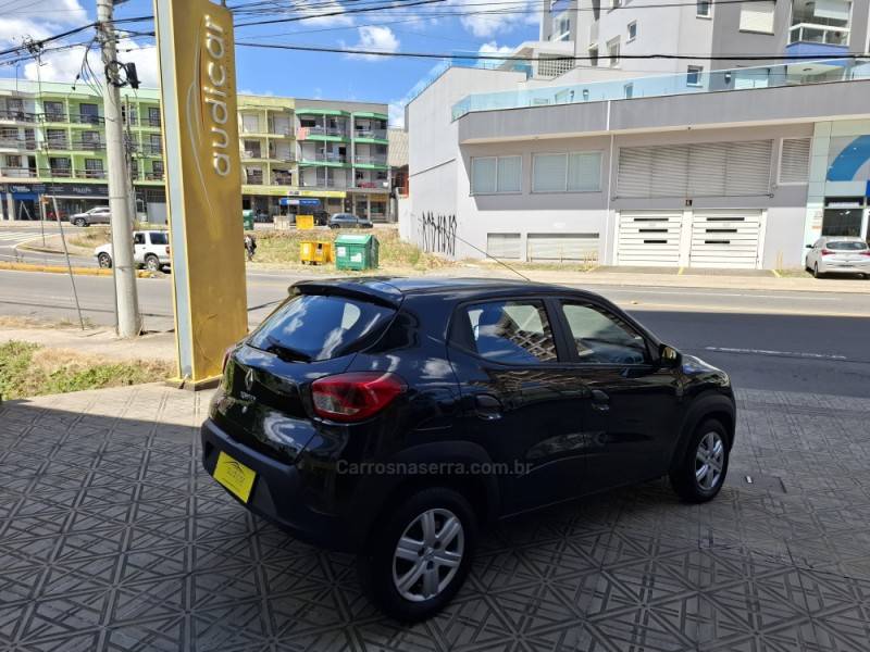 RENAULT - KWID - 2021/2022 - Preta - R$ 48.500,00