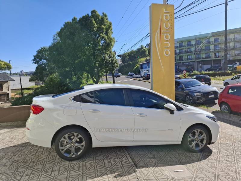 CHEVROLET - CRUZE - 2022/2023 - Branca - R$ 127.800,00