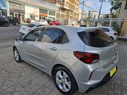 CHEVROLET - ONIX - 2020/2021 - Prata - R$ 81.800,00