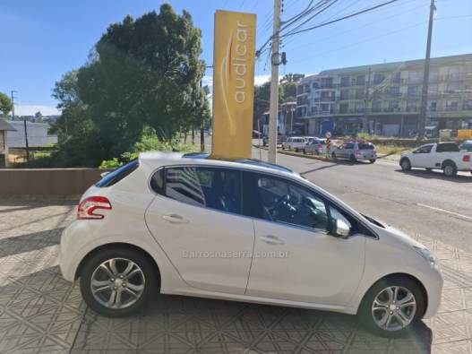 PEUGEOT - 208 - 2013/2014 - Branca - R$ 47.500,00