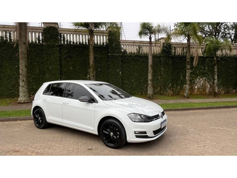 VOLKSWAGEN - GOLF - 2014/2015 - Branca - R$ 79.800,00