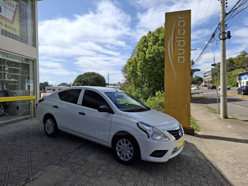 NISSAN - VERSA - 2020/2021 - Branca - R$ 69.800,00