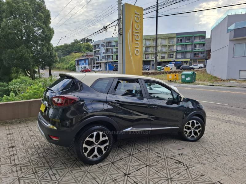 RENAULT - CAPTUR - 2017/2018 - Preta - R$ 69.800,00