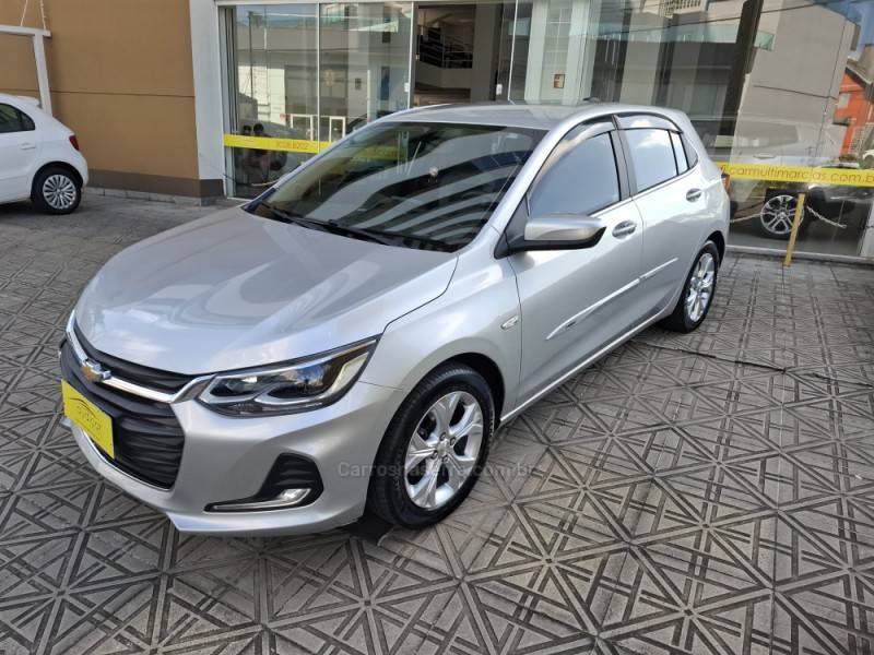 CHEVROLET - ONIX - 2020/2021 - Prata - R$ 81.800,00