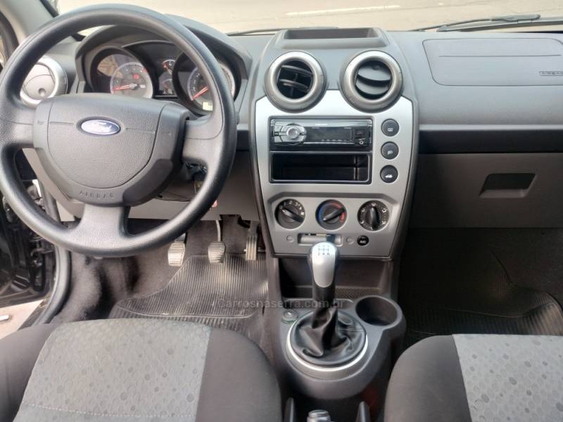 FORD - FIESTA - 2014/2014 - Preta - R$ 31.800,00