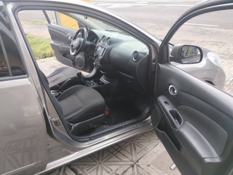 NISSAN - VERSA - 2014/2014 - Cinza - R$ 38.800,00