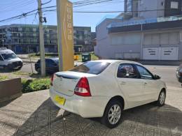 TOYOTA - ETIOS - 2016/2017 - Branca - R$ 67.000,00