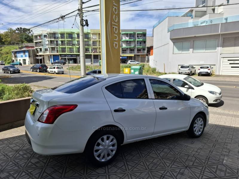 NISSAN - VERSA - 2020/2021 - Branca - R$ 69.800,00