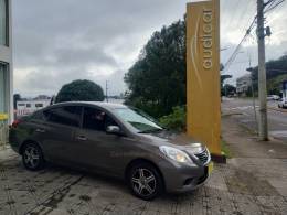 NISSAN - VERSA - 2014/2014 - Cinza - R$ 38.800,00