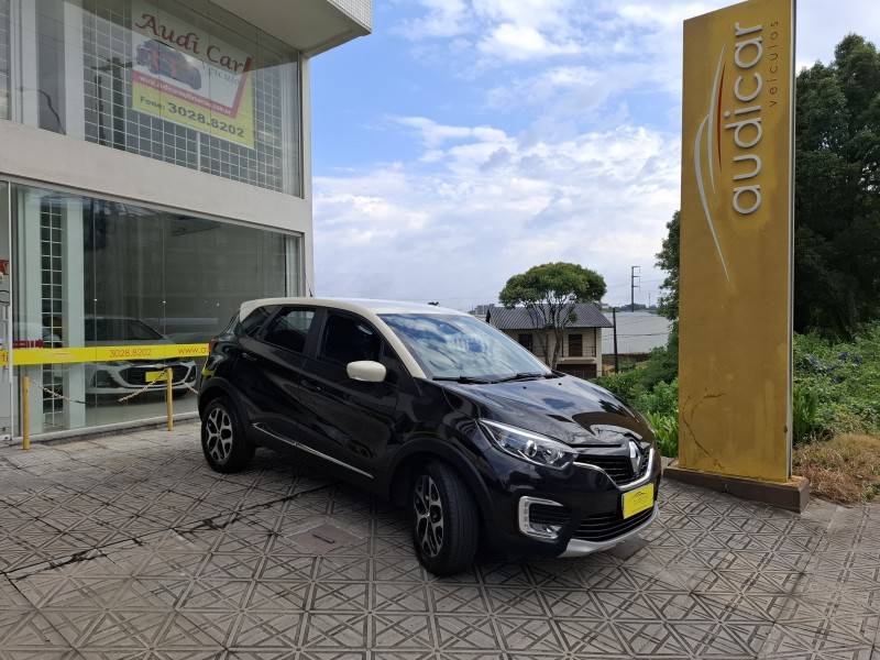 RENAULT - CAPTUR - 2017/2018 - Preta - R$ 69.800,00