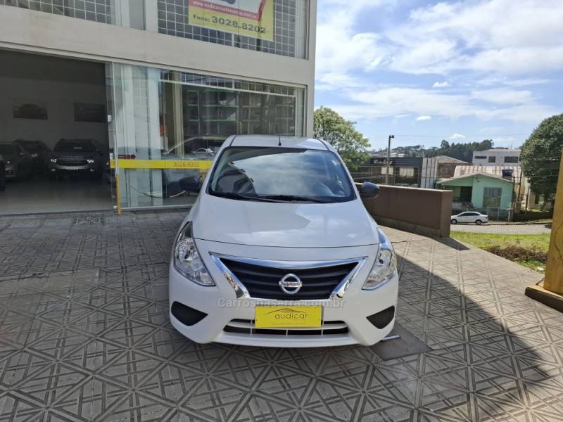 NISSAN - VERSA - 2020/2021 - Branca - R$ 69.800,00