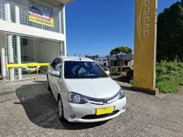 TOYOTA - ETIOS - 2016/2017 - Branca - R$ 67.000,00