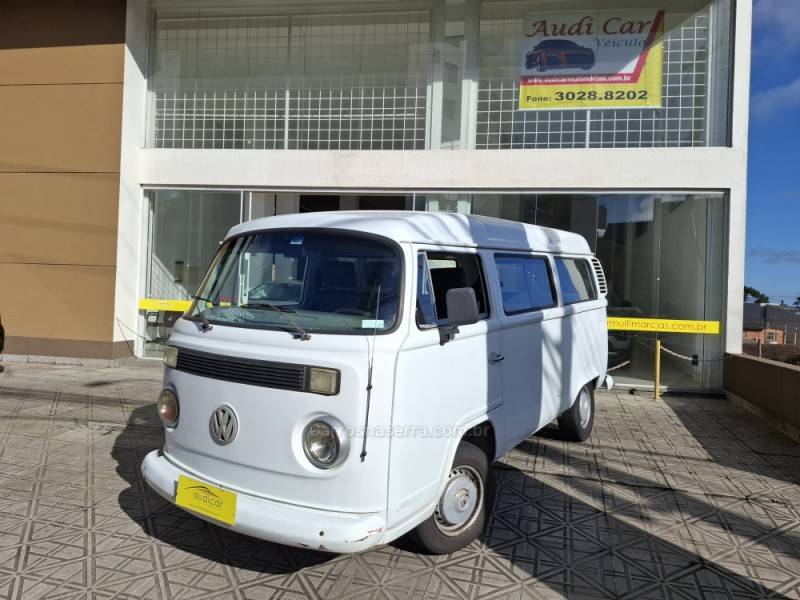 VOLKSWAGEN - KOMBI - 2001/2001 - Branca - R$ 25.000,00