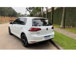 VOLKSWAGEN - GOLF - 2014/2015 - Branca - R$ 79.800,00