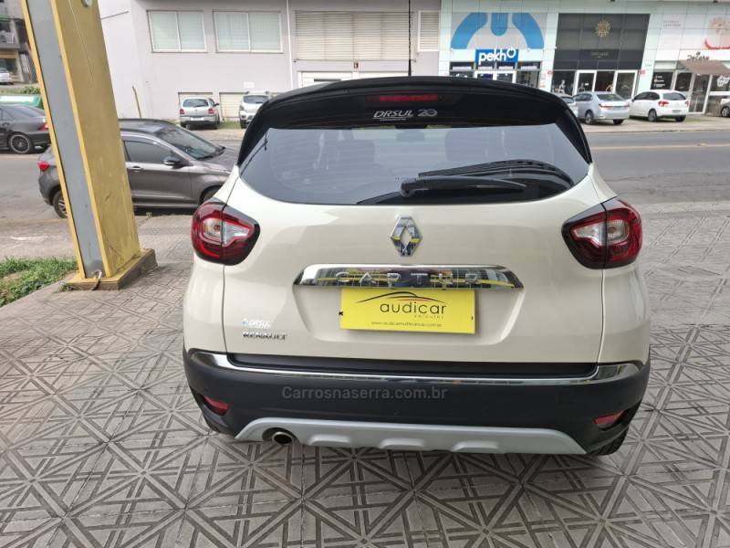 RENAULT - CAPTUR - 2019/2020 - Bege - R$ 79.800,00