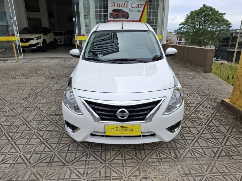 NISSAN - VERSA - 2017/2017 - Branca - R$ 57.800,00