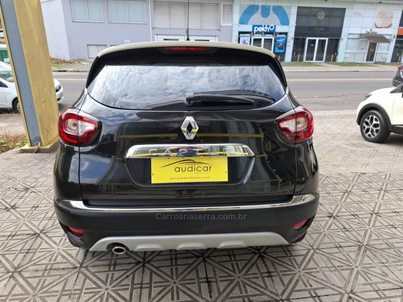 RENAULT - CAPTUR - 2017/2018 - Preta - R$ 69.800,00